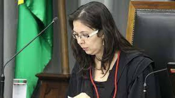 Artigo da Procuradora do MPC-SP, Élida Graziane aborda a manutenção do teto