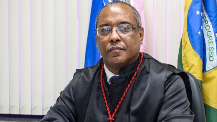Procurador toma posse no MPC-ES e prega resistência contra intolerância