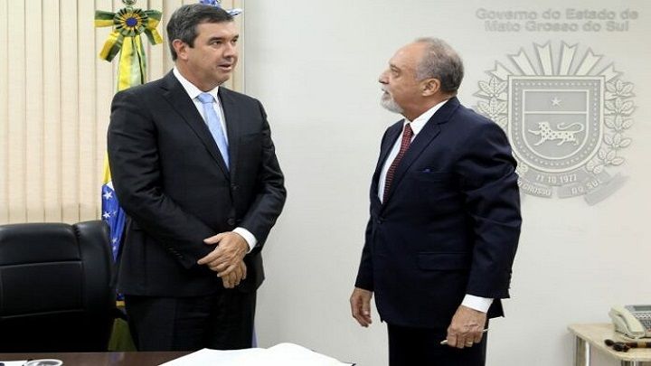Governador assina posse do novo procurador-geral do MPC-MS