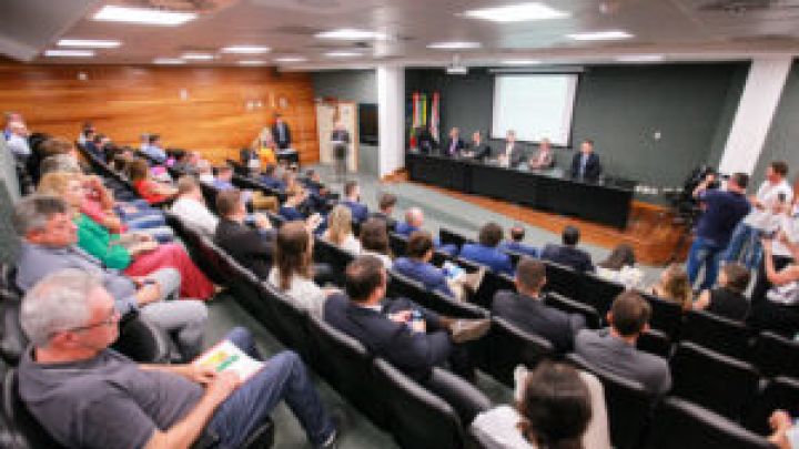 Procurador do MPC-SC comparece ao lançamento do Fórum Parlamentar de Apoio ao Governo Aberto