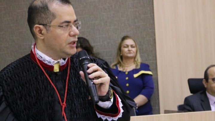 Plínio Valente é empossado no cargo de Procurador-Geral do MPC-PI